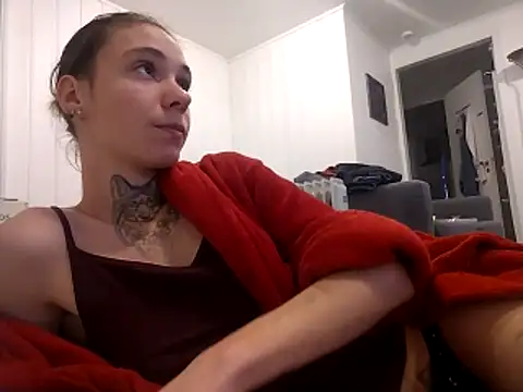 Snapshot of HoneySquirrel chatting on October 22, 8:14 pm HoneySquirrel online show from October 22, 8:14 pm