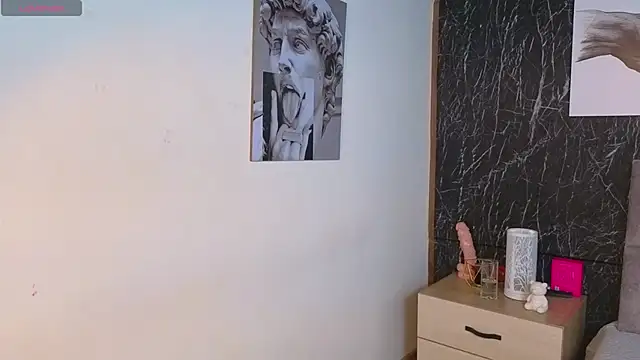 emmi collinss online show from November 22, 8:22 pm