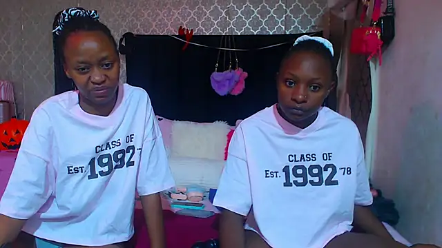 LonelyQueenxx25 online show from November 4, 7:52 pm