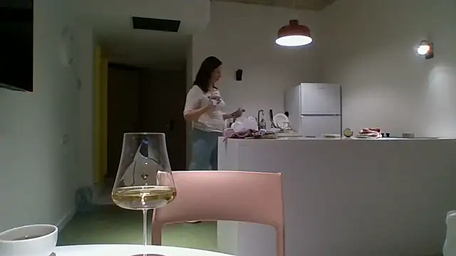 Snapshot of ALICAINWONDERLAND chatting on October 17, 6:00 pm ALICAINWONDERLAND online show from October 17, 6:00 pm