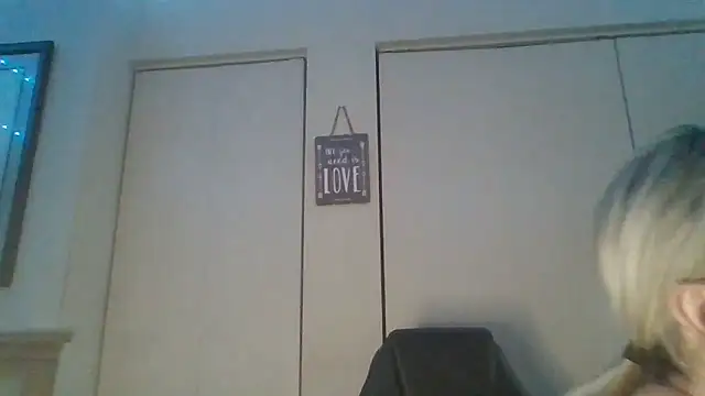 Candykissesxoxo online show from October 11, 5:45 am