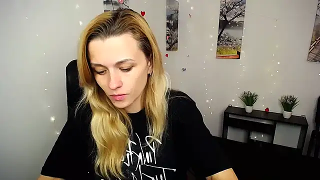 PeppyMia online show from October 28, 7:03 am