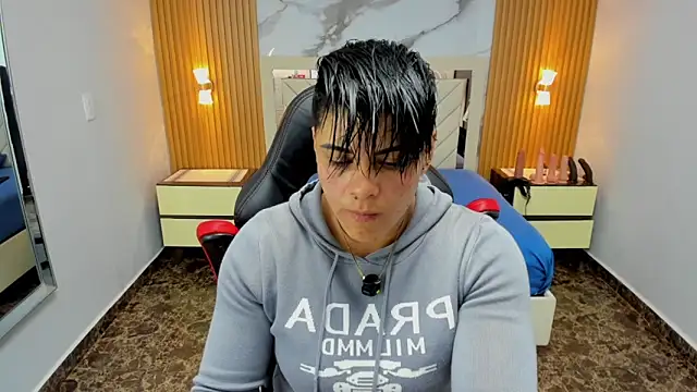 KAROLLJONES1 online show from April 13, 7:47 pm