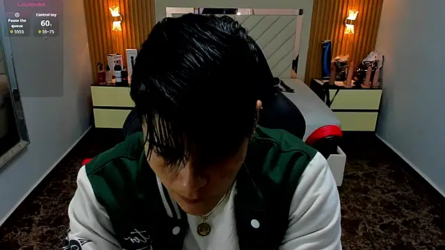 KAROLLJONES1 online show from September 12, 7:32 pm