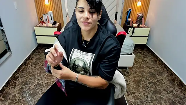 KAROLLJONES1 online show from January 15, 7:53 pm