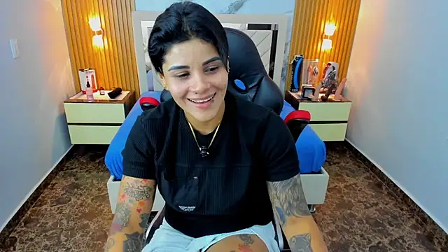 KAROLLJONES1 online show from December 20, 8:24 pm