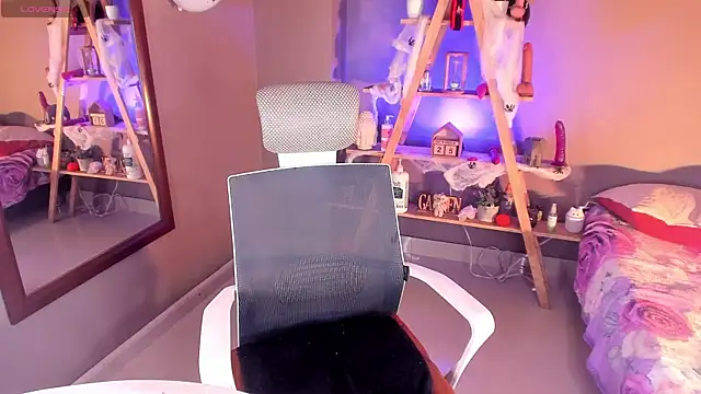 nyxmoonhells online show from November 3, 8:24 pm