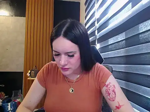 Yhanbeaufort18 online show from September 18, 7:51 am