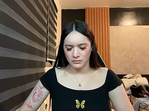 Yhanbeaufort18 online show from October 2, 11:37 am