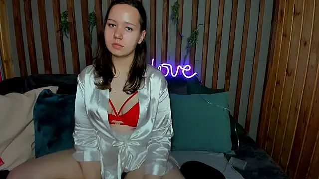 Laura Ellinss online show from September 22, 8:35 am