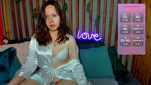 Laura Ellinss online show from September 23, 9:18 am