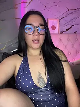 Snapshot of sara_roy04_ chatting on October 2, 4:06 am sara roy04  online show from October 2, 4:06 am