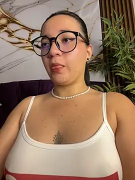 Snapshot of sara_roy04_ chatting on September 20, 5:06 am sara roy04  online show from September 20, 5:06 am