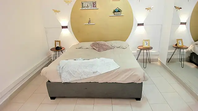 Lara Rouss  online show from October 23, 8:04 pm