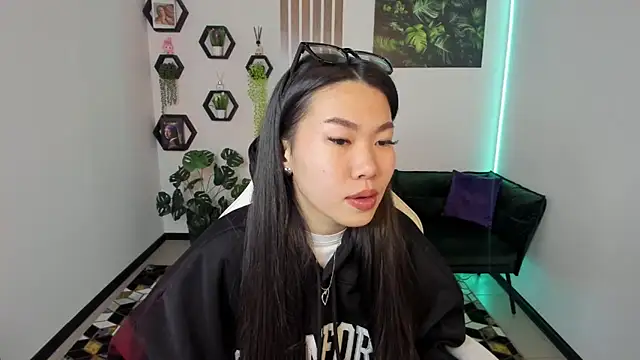 LunaPurrr online show from November 26, 1:17 am