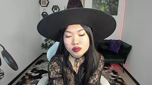 LunaPurrr online show from October 28, 1:22 am