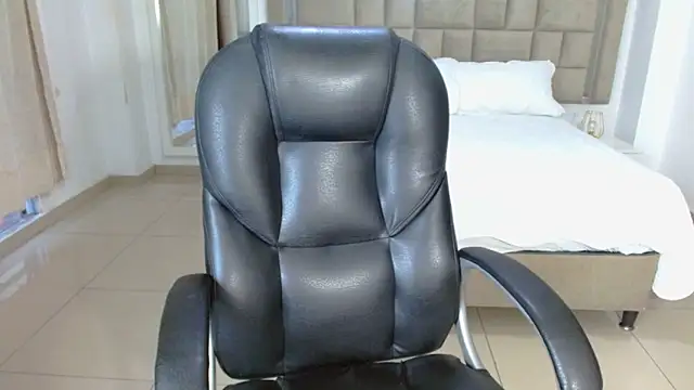 Snapshot of lilithfox05 chatting on October 6, 10:47 pm lilithfox05 online show from October 6, 10:47 pm