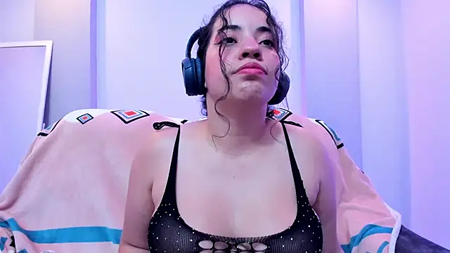 Nicol Chang online show from November 15, 8:32 pm