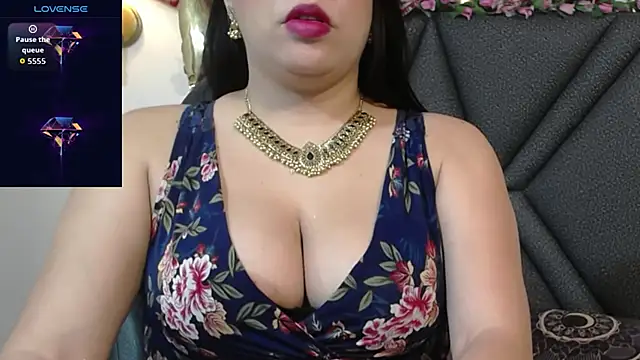 IndraKaur  online show from October 28, 1:06 pm