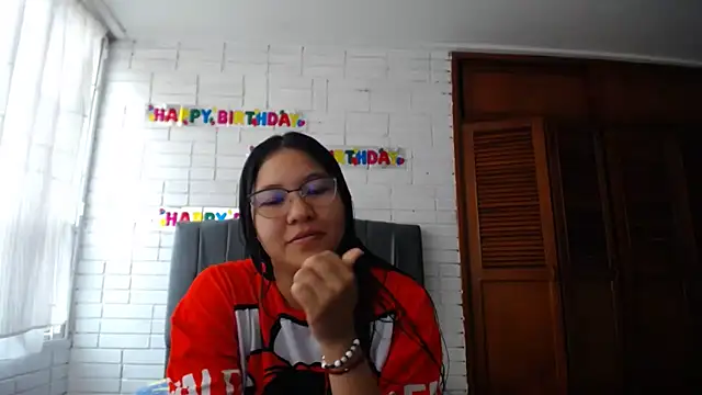 Naia Stant online show from October 13, 10:01 pm