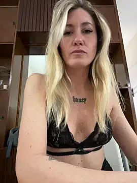 Snapshot of caritadeangellll chatting on September 13, 6:38 pm caritadeangellll online show from September 13, 6:38 pm