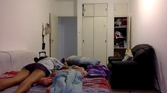 kendrafarq online show from January 14, 8:58 pm