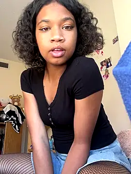 luvrgrllani online show from October 22, 8:47 pm