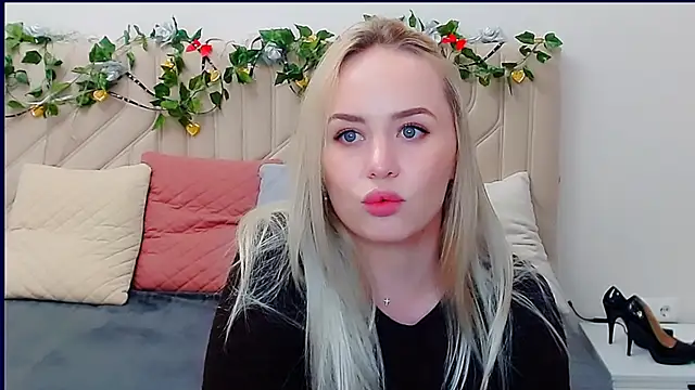 LiluMoon   online show from April 17, 4:42 pm