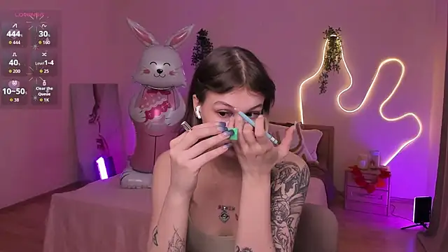 Lisa Blossom online show from April 7, 6:15 am