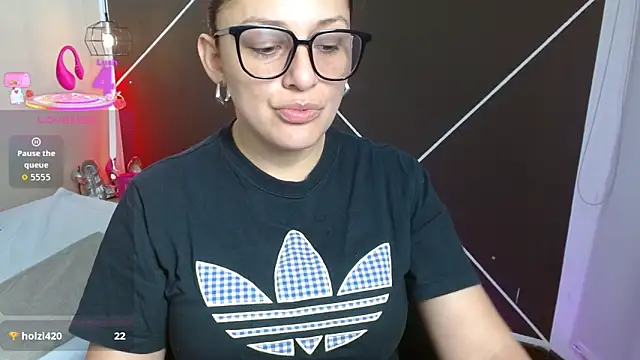 ScarletHott  online show from October 22, 11:59 am