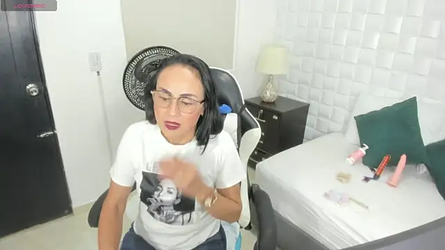 yulitza1025 online show from February 10, 12:08 pm