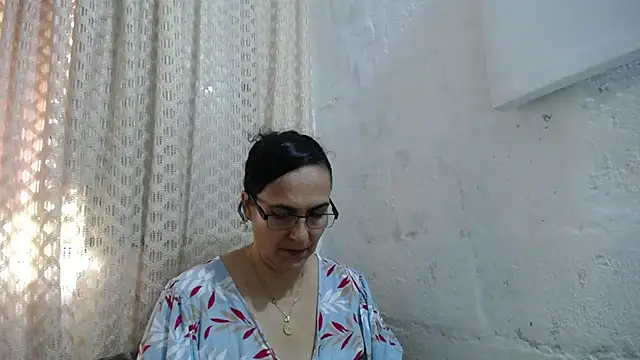 gabbyparker  online show from November 10, 7:42 pm