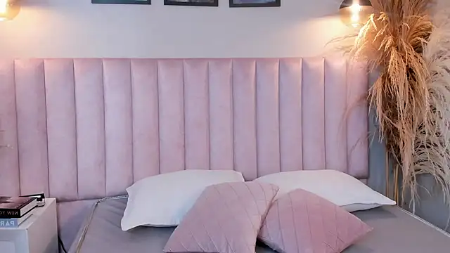 dafnne hall online show from October 11, 8:22 pm