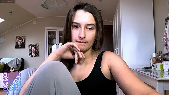 DarlineBrustera online show from April 1, 2:14 pm