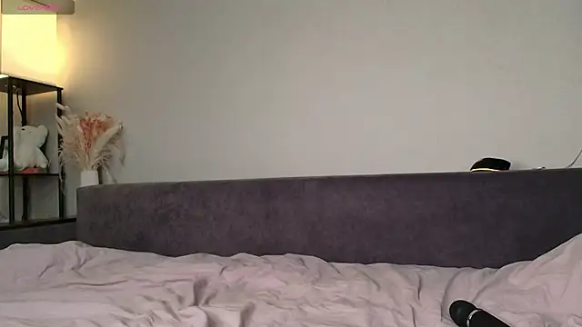 Only KiraRi online show from April 5, 5:45 pm