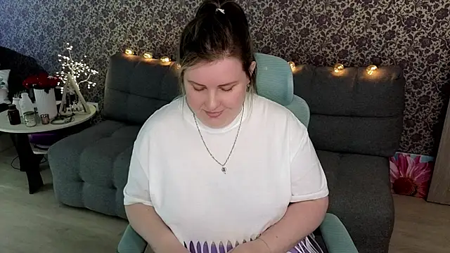 Snapshot of Lillit__ chatting on September 16, 8:28 pm Lillit online show from September 16, 8:28 pm