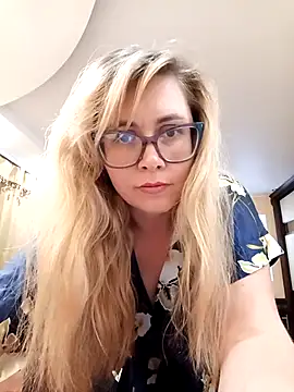 Crystal00Girl online show from October 24, 10:17 pm