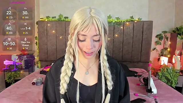 LanaMills  online show from April 5, 4:44 am