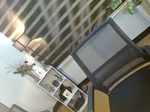 Urlustfull Sainaxxx online show from April 24, 7:22 am