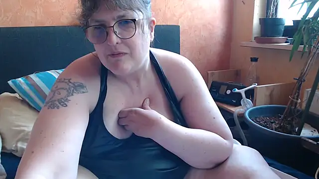 ladyfrombonn online show from April 15, 12:39 pm