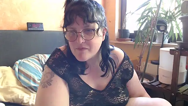 ladyfrombonn online show from April 19, 2:06 pm