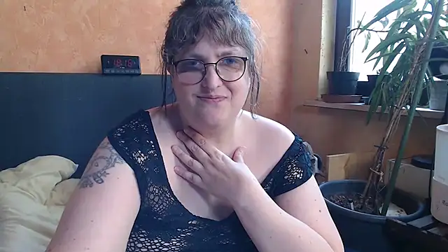 ladyfrombonn online show from April 16, 4:17 pm