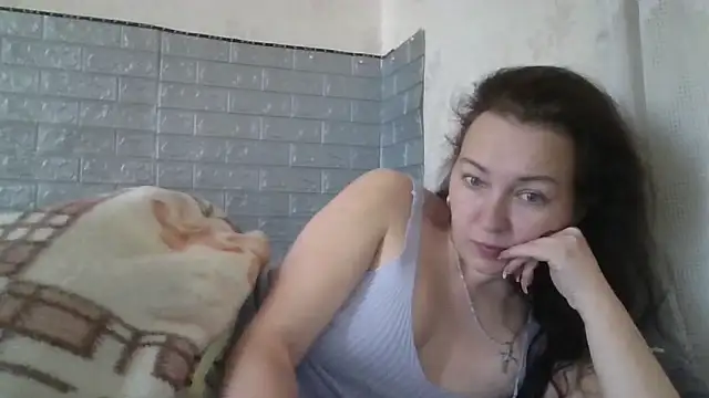 DanaNeon online show from April 12, 8:39 am