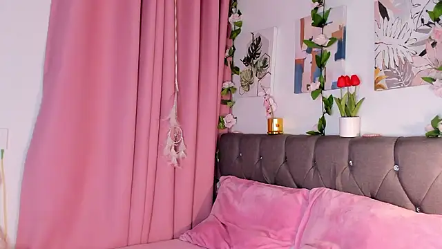 isajonnes18 online show from February 6, 11:30 pm