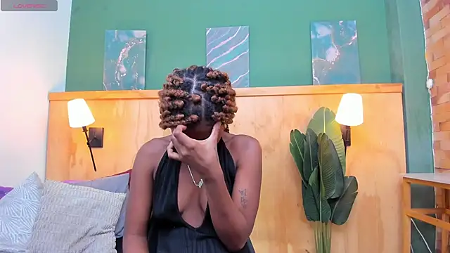 halleylorens online show from April 18, 7:58 pm