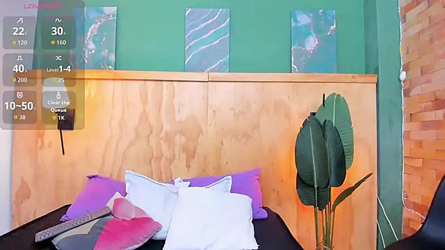 halleylorens online show from February 10, 7:39 pm