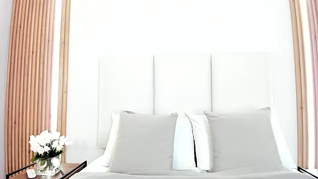 MiaMillers1 online show from December 4, 3:09 am