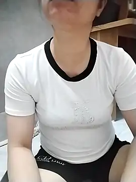 Mie rose online show from October 20, 1:14 pm