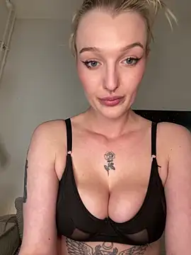 lovecassyrose online show from April 23, 1:24 pm