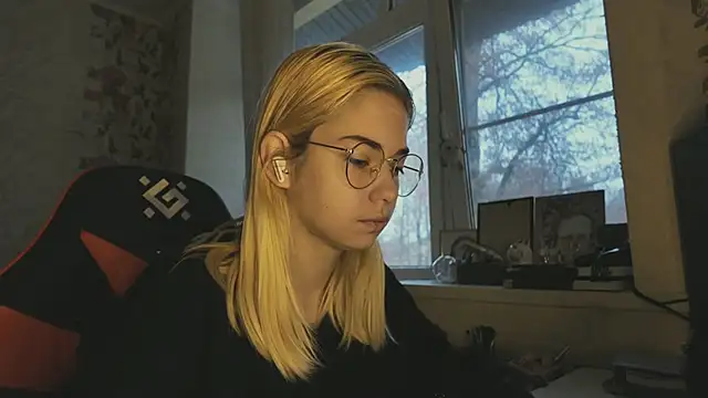 Witching Moon online show from November 22, 8:06 am